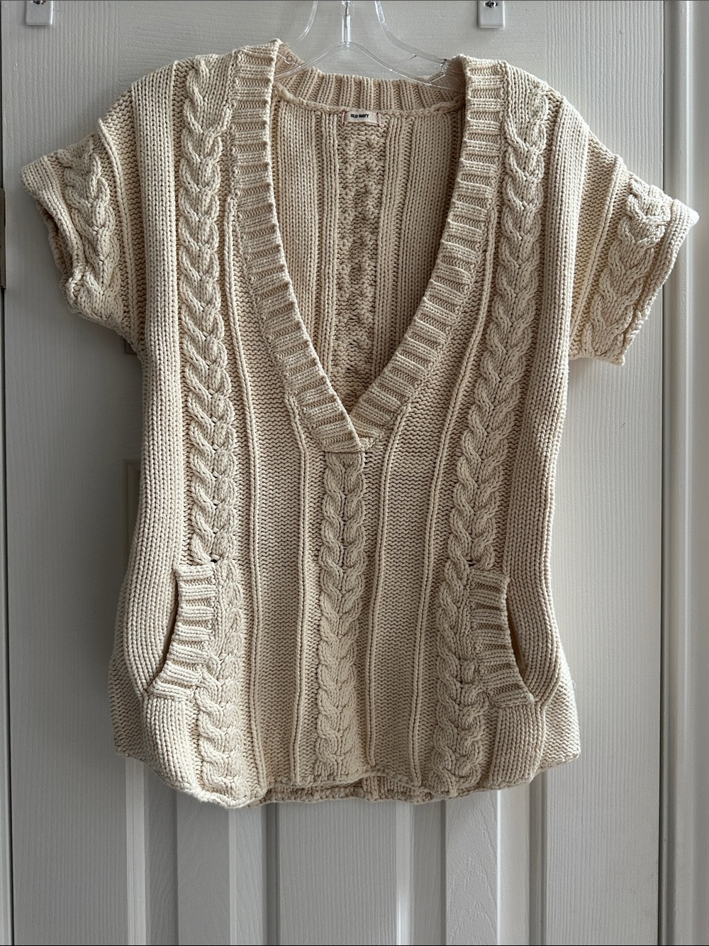 Old Navy Y2K 2000s Chunky Cream Cable-Knit V-Neck Sweater Top Preppy Academia M?